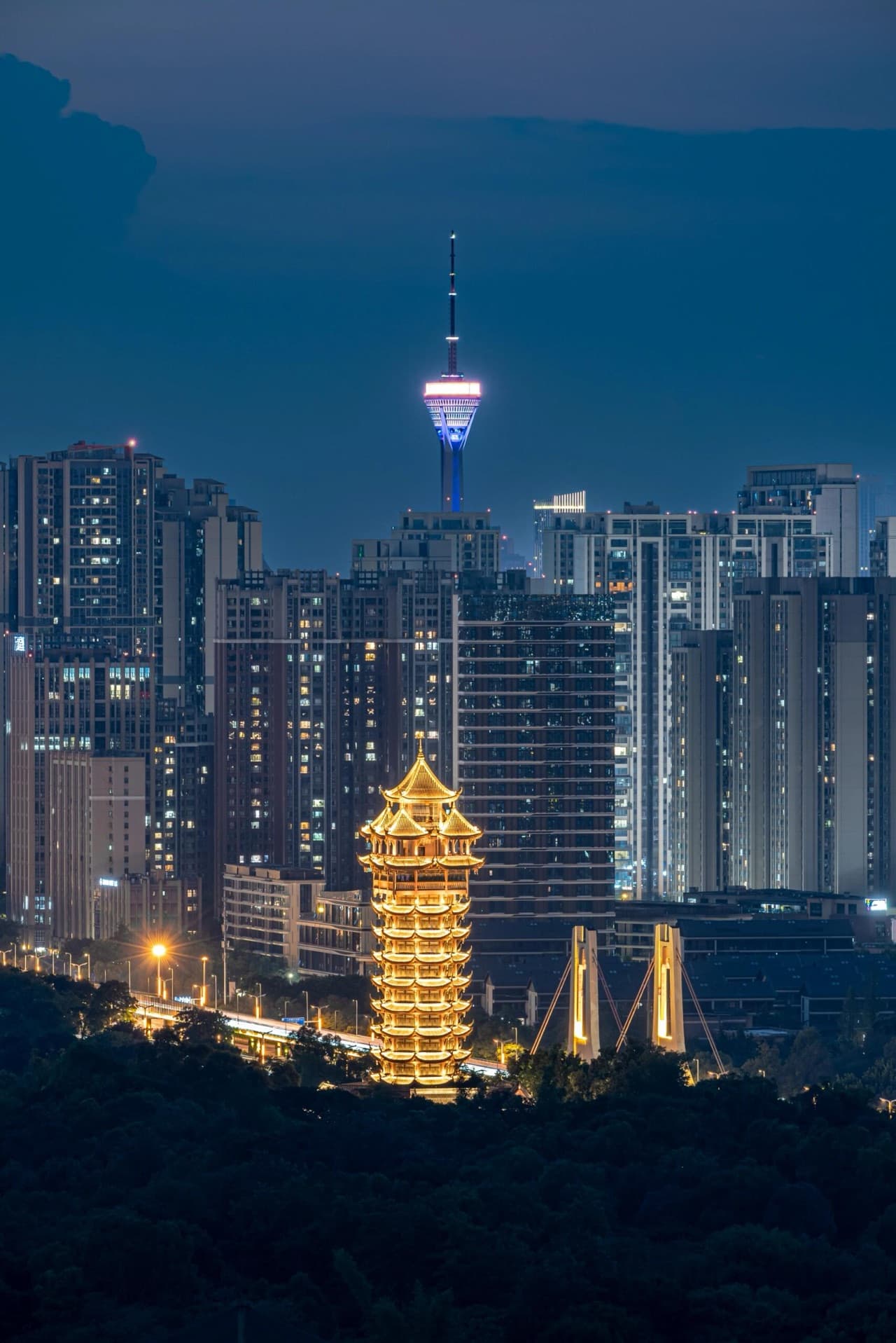 Chengdu 339 TV Tower with Jiutian Tower