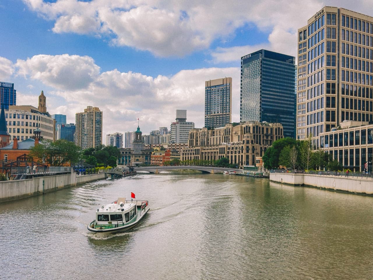 17 Jaw-Dropping Bund Photo Spots: From Day to Night