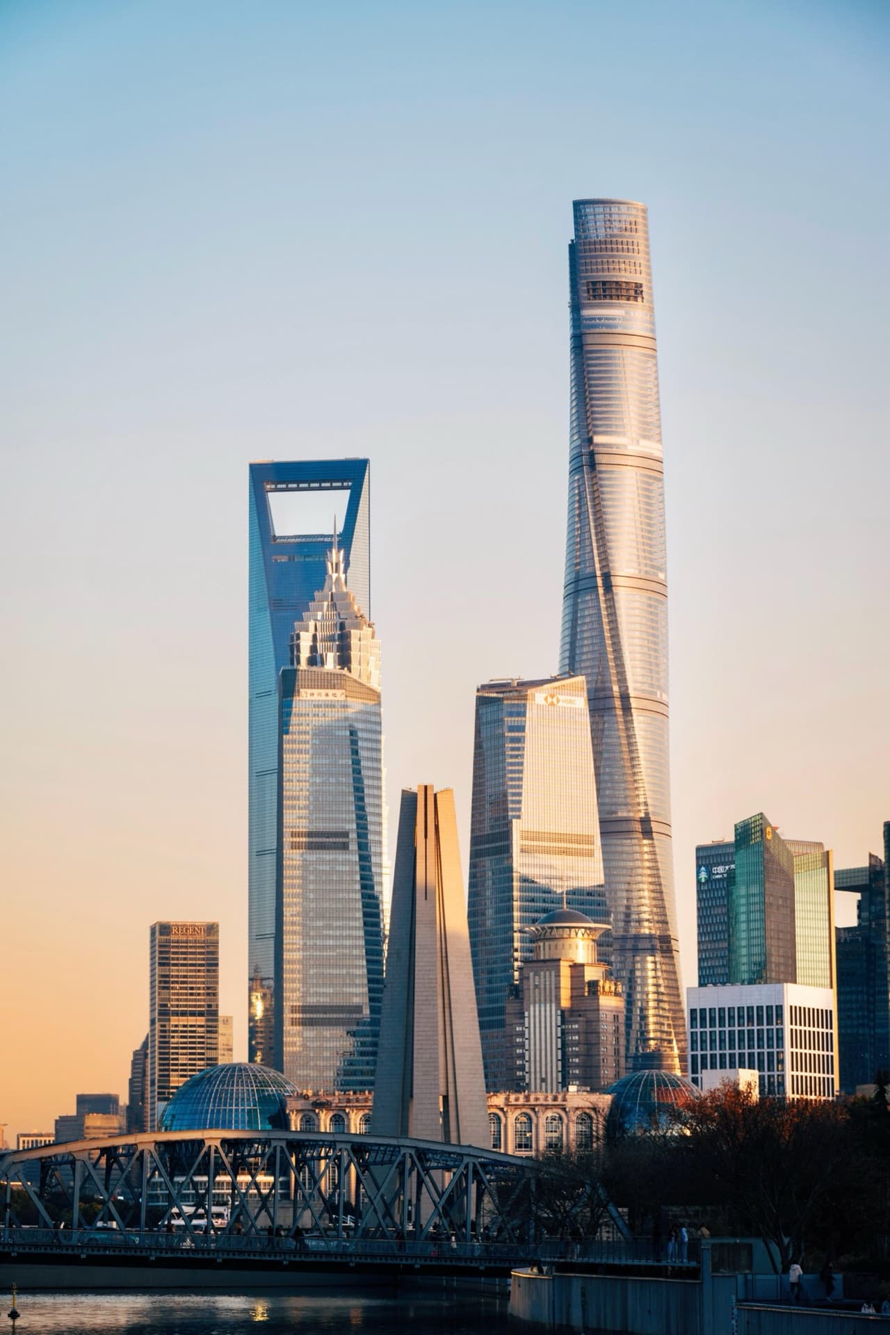 Pudong skyline — Oriental Pearl Tower and Lujiazui