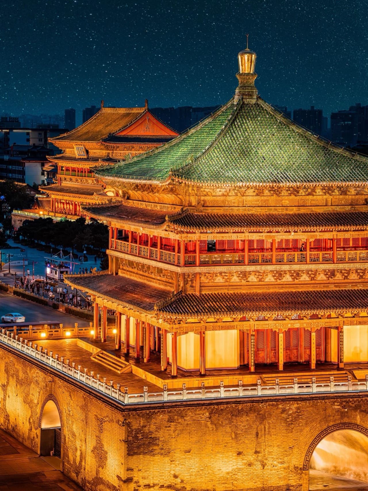 Xi'an city wall illuminated at night