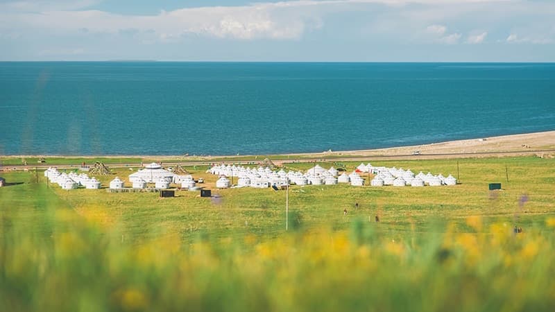 Great Northwest China: 7-Day Qinghai Lake to Badain Jaran Desert Road Trip