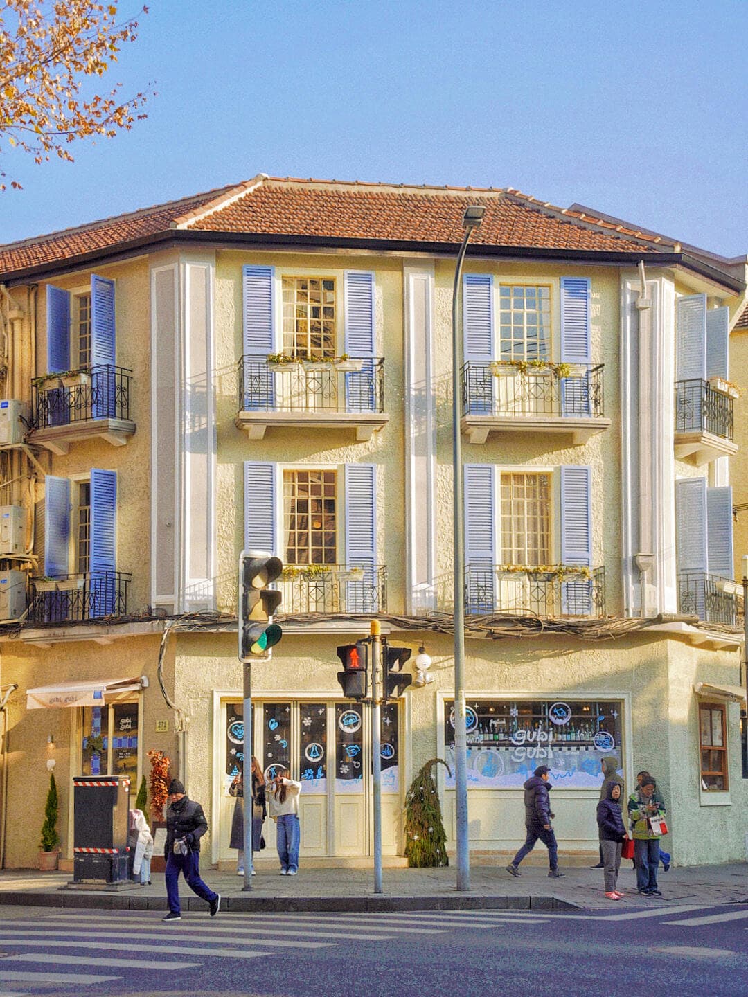 Blue-Yellow Villa turned Ningbo Restaurant