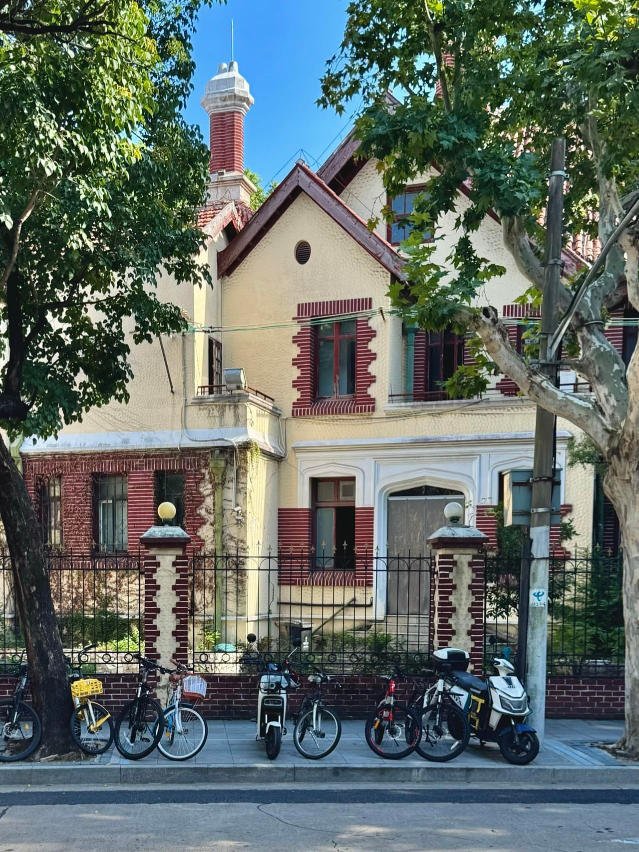 Rong Zhixun's Former Residence