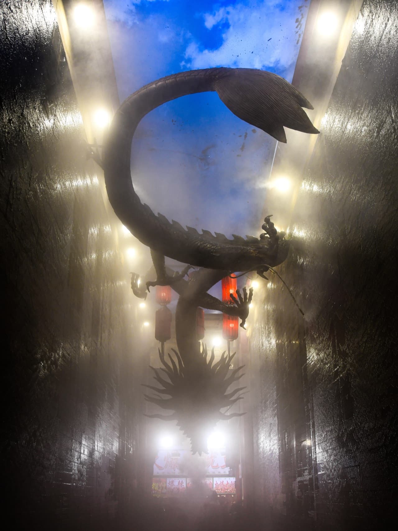 Silver shop on Muslim Quarter main street