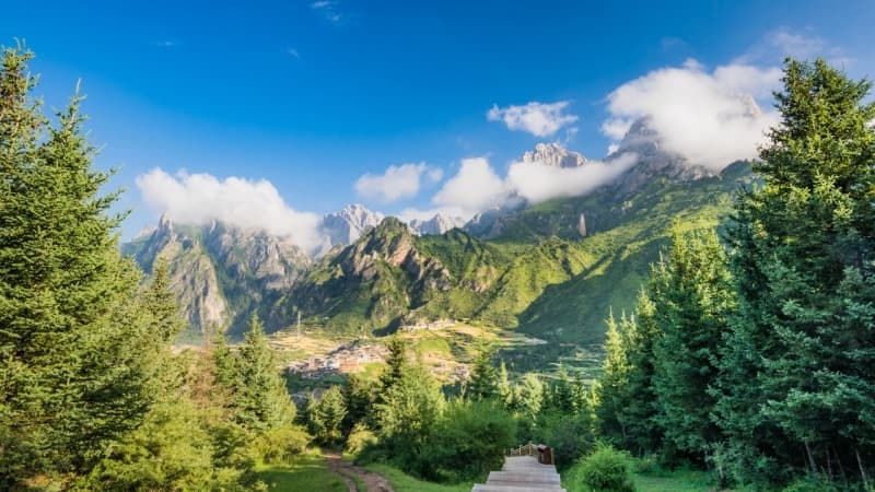 Zhagana β a mystical stone village surrounded by dramatic peaks in Gannan