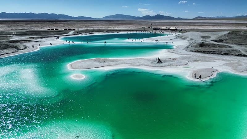 Qaidam Basin Emerald Lake β otherworldly colors amid white salt flats